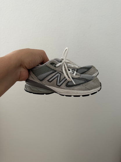 New balance  shoes (size 8)
