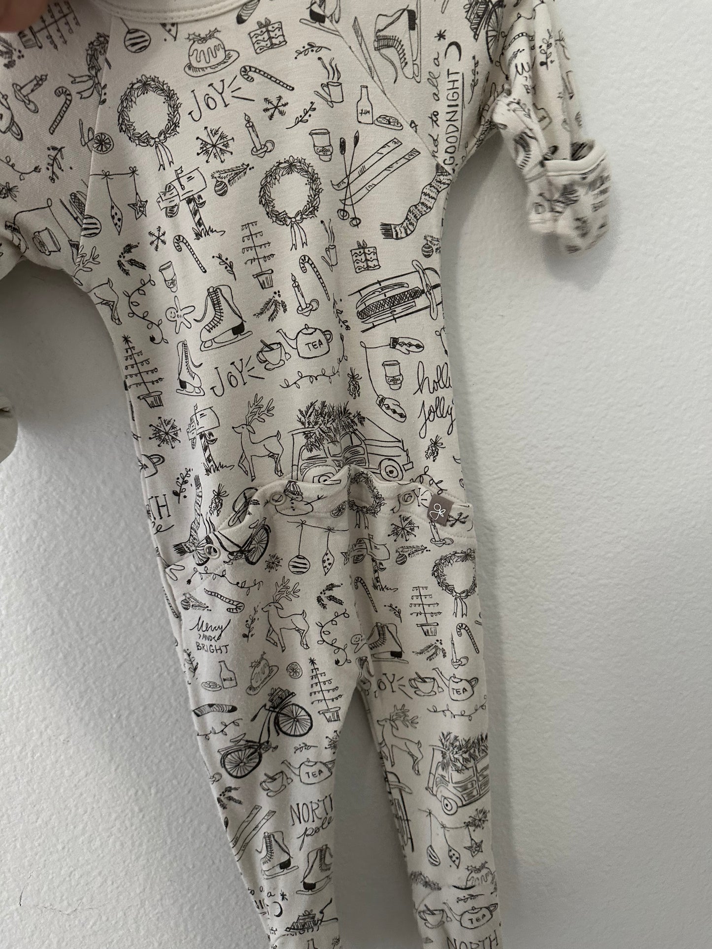 Goumi holiday pjs (3/6)