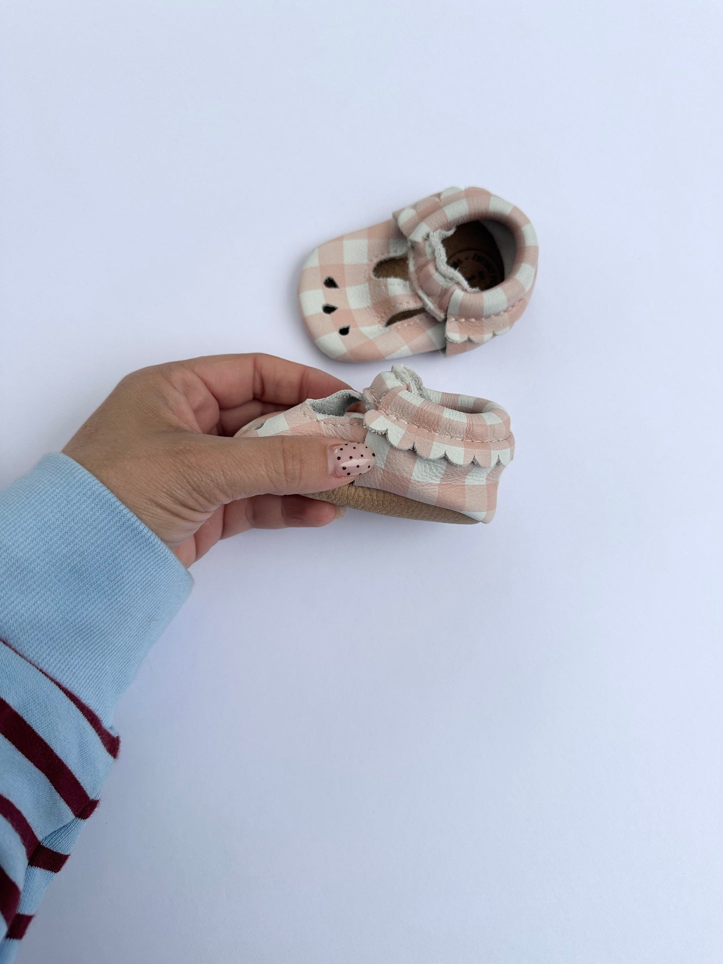 Freshly picked pink scalloped shoes size 1