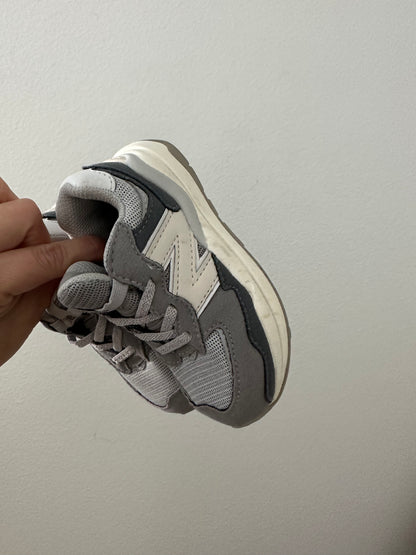 New balance shoes (size 7)