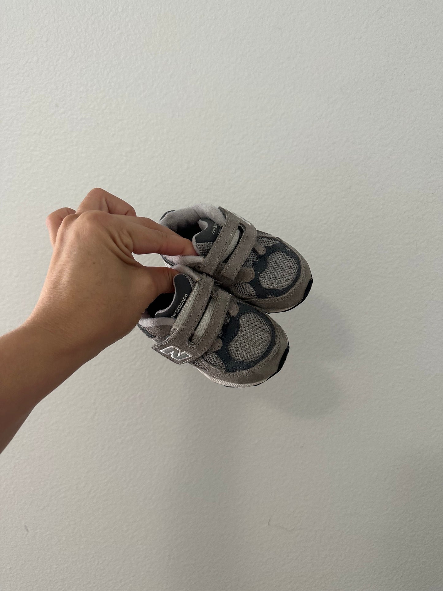 New balance Velcro sneakers || size 4