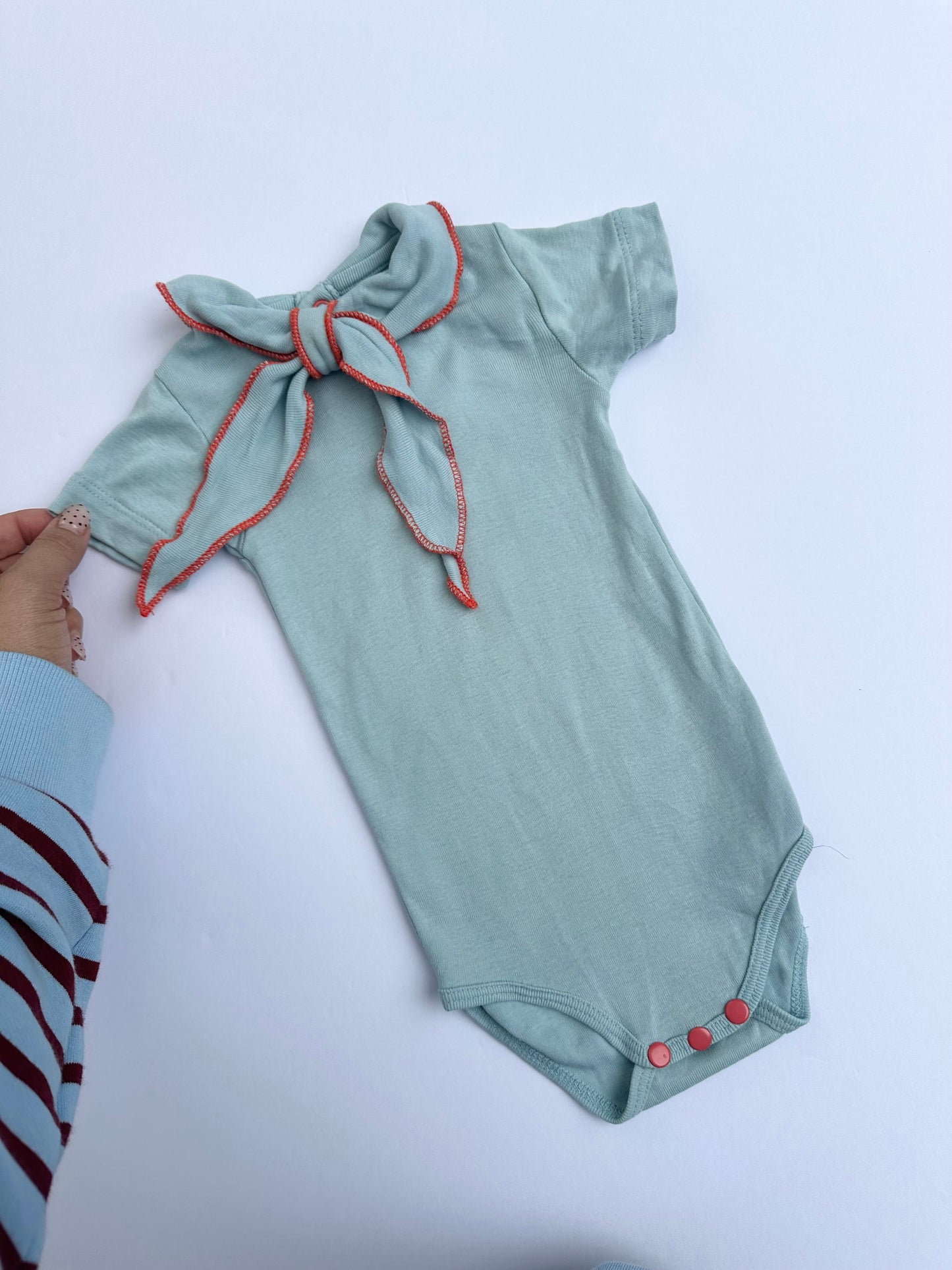 Misha + Puff sky short sleeve Scout onesie || 0/6