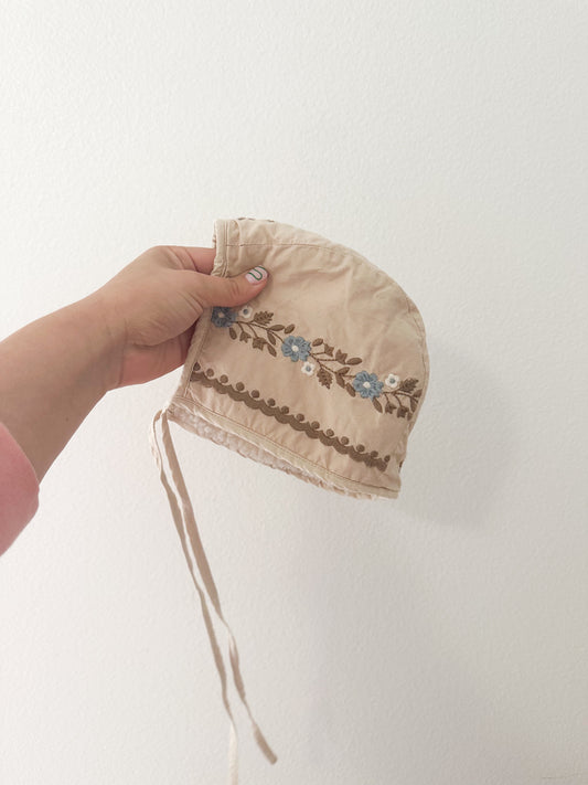 Apolina embroidered Sherpa lined bonnet|| 18/24