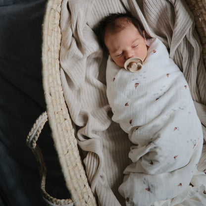 Mushie organic cotton swaddle || boats