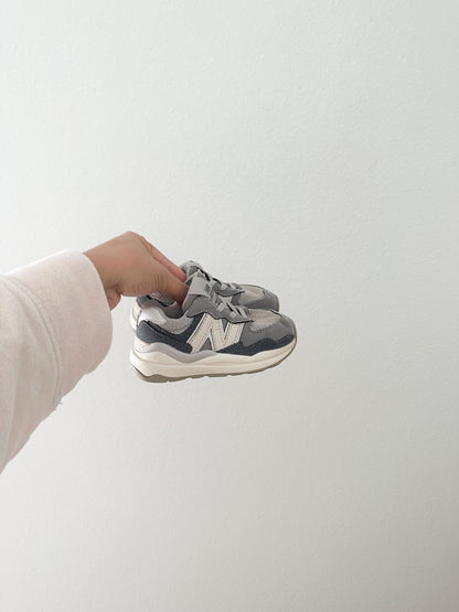 New Balance 57/40 Gs trainers (size 6)