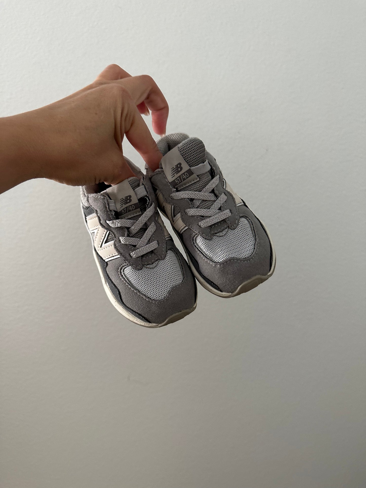 New balance shoes (size 7)