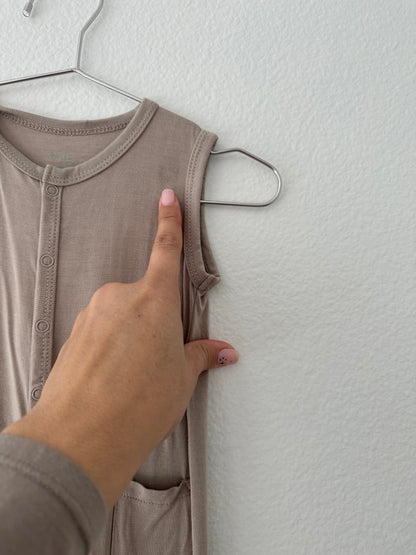 Kyte sleeveless romper || khaki (6/12)