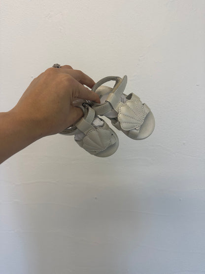 DONSJE metallic scallop leather sandals|| 18/24