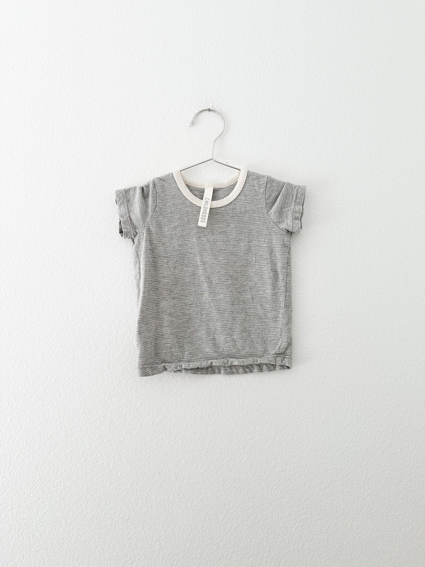 Childhoods basic tee || 12/18