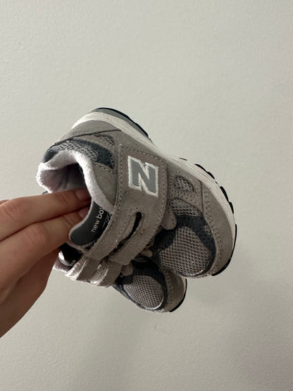 New balance Velcro sneakers || size 4