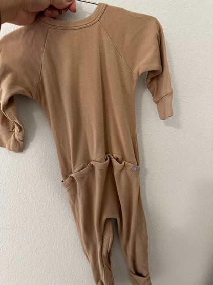 Goumi sleeper || sandstone (12/18)