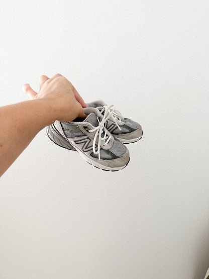 New balance  shoes (size 8)