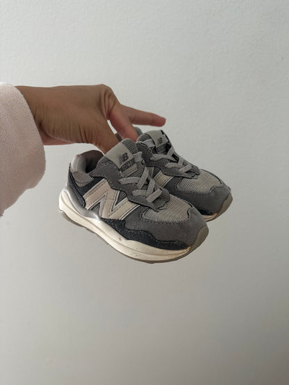 New Balance 57/40 Gs trainers (size 6)