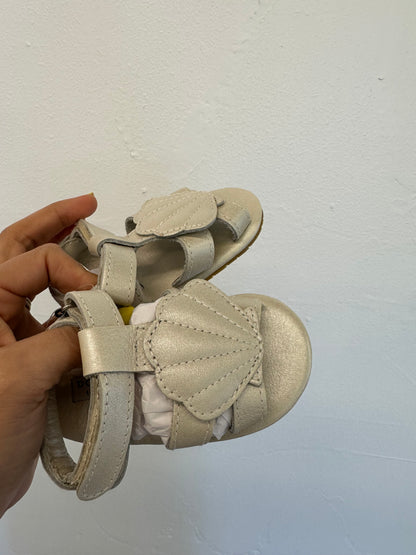 DONSJE metallic scallop leather sandals|| 18/24