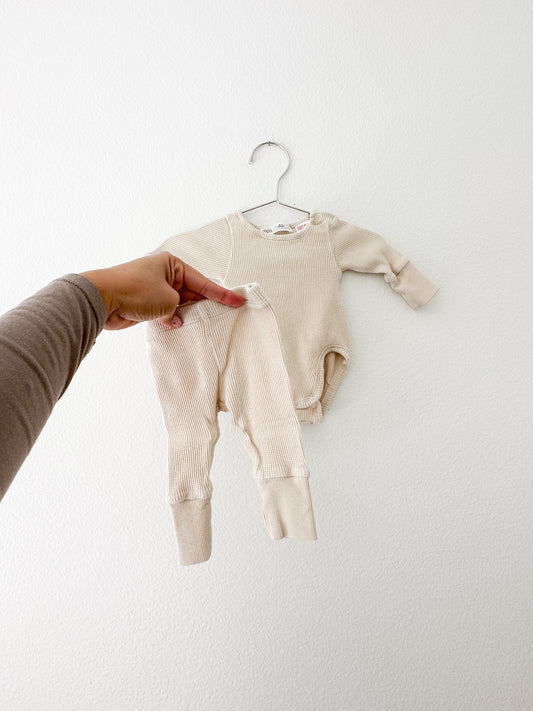 Zara waffle set || oat (0/1)