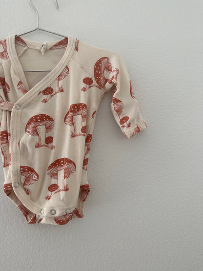 Kate Quinn mushroom kimono (3/6)