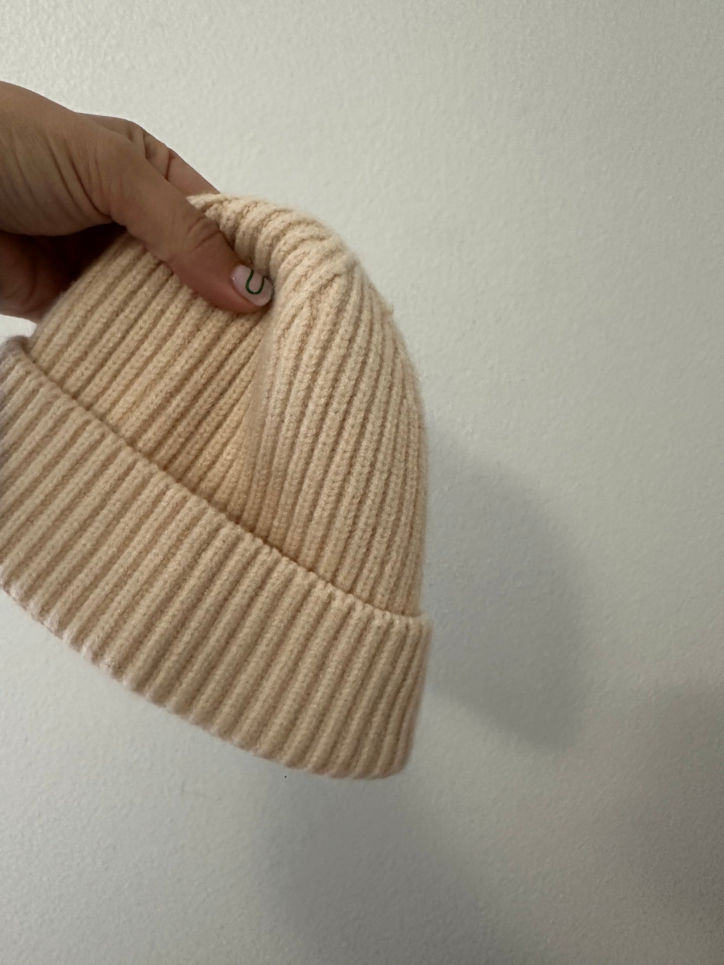 Beige knit beanie |3/4