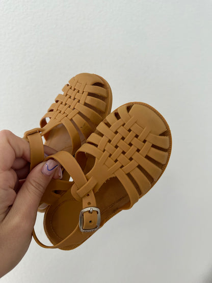 Jelly sandals || 8C