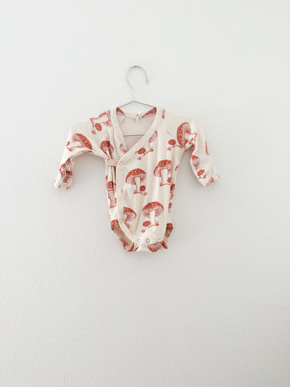 Kate Quinn mushroom kimono (3/6)