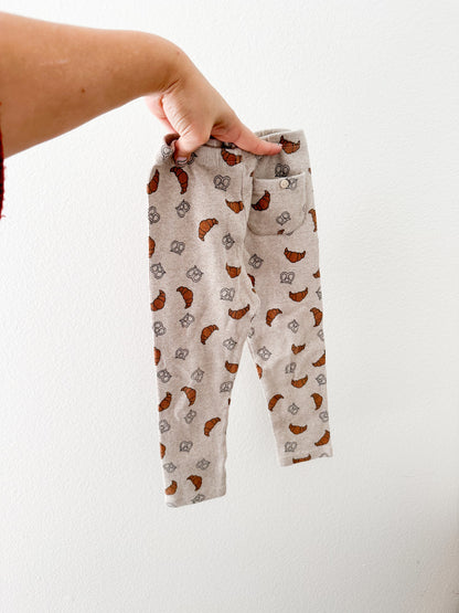 Zara croissant & pretzel print ribbed leggings || 3/4