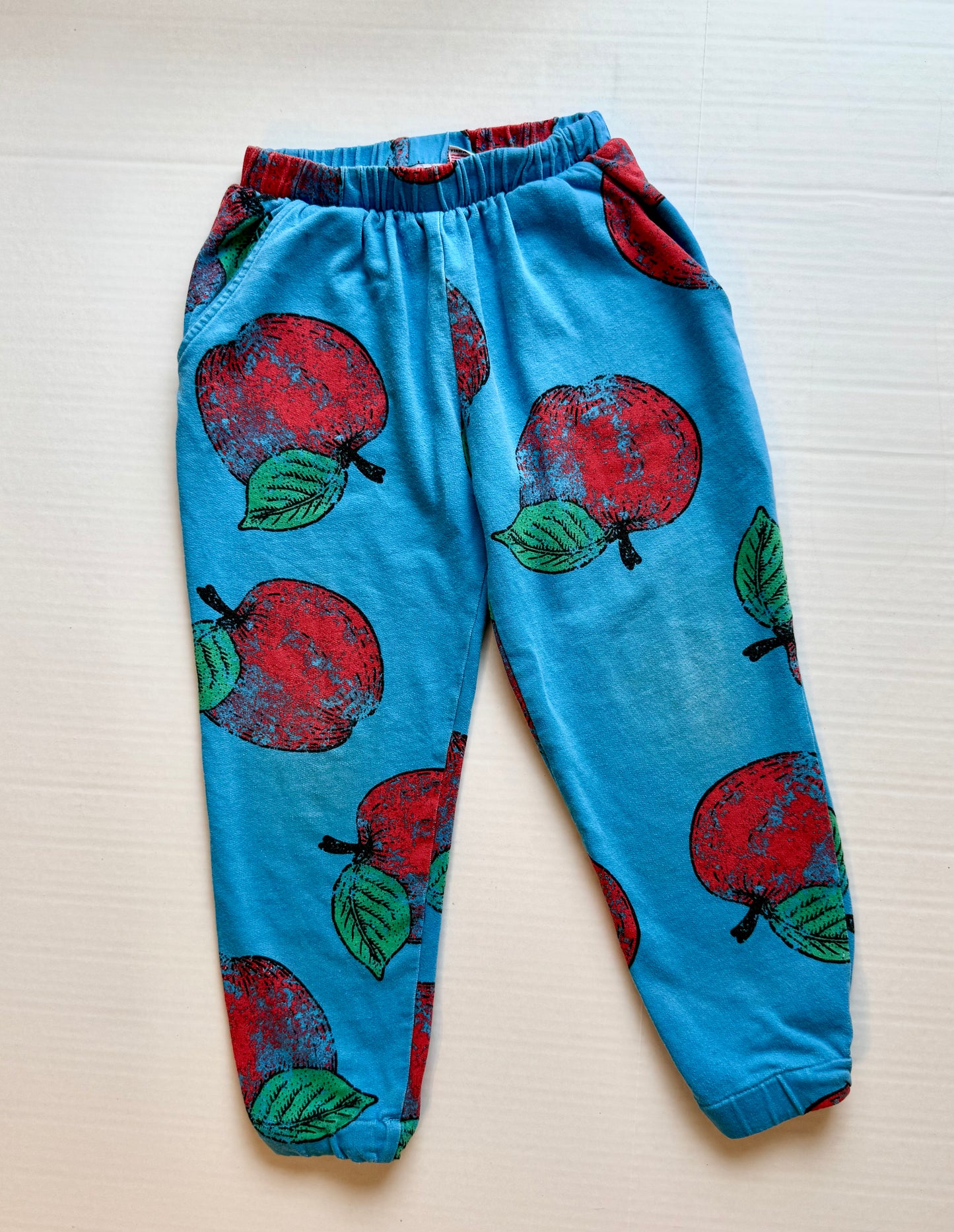 Quinn and Fox apple jogger|| Size 4-5T