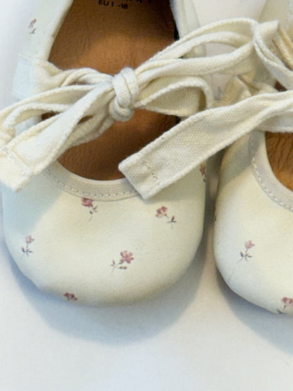 Jamie Kay || floral crib shoe || EU 17-18