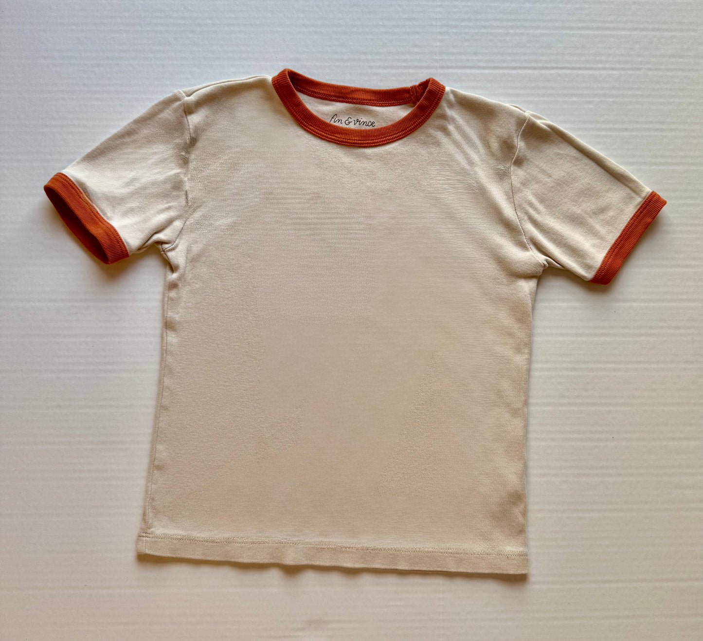 Fin & Vince || cream/brick vintage tee || Size 8/9