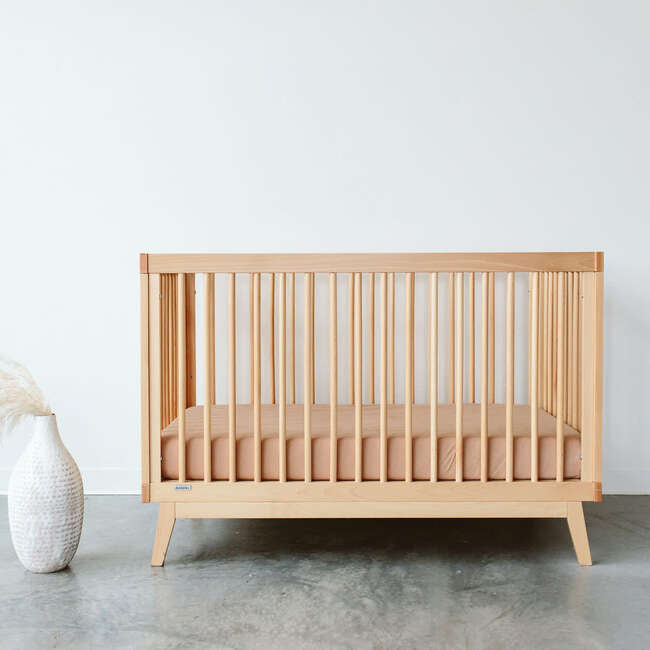 Goumi fitted crib sheet || sandstone