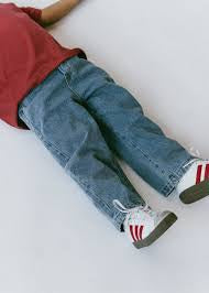 Fostered || straight denim med wash || size 1