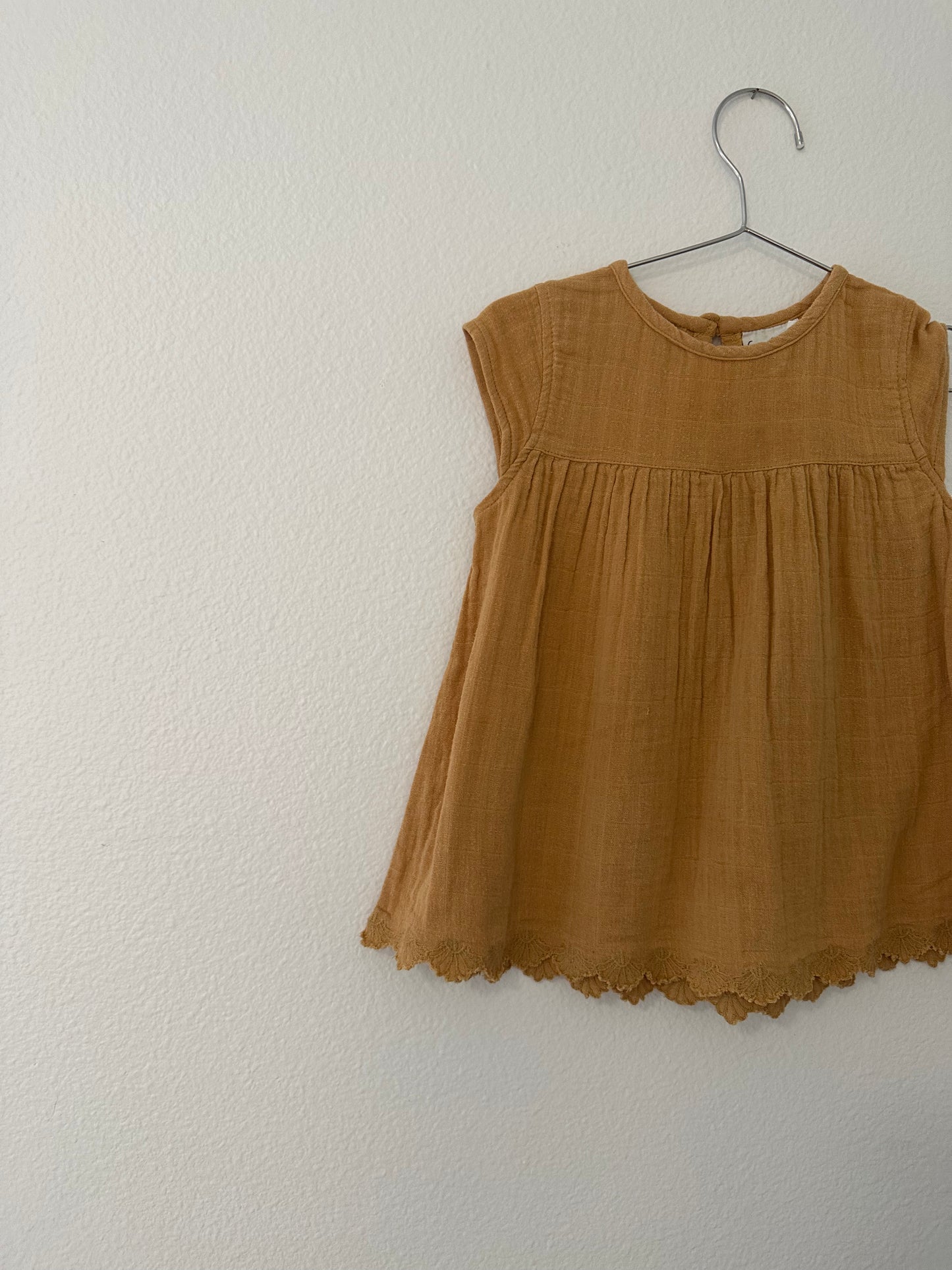 City mouse muslin dress (5Y)