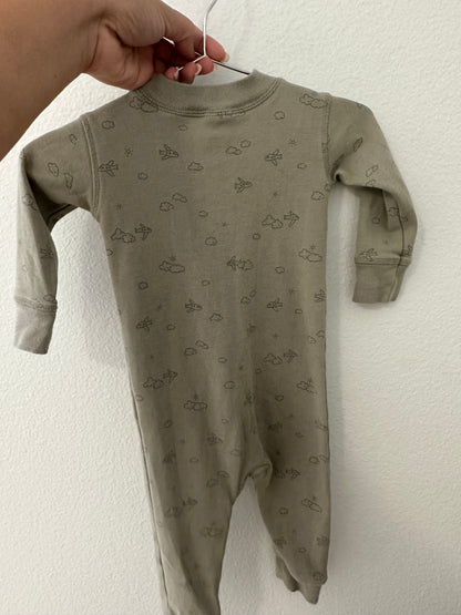 Quincy Mae airplane sleeper (6/12)