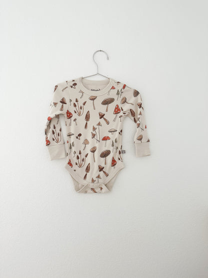 Goumi toadstool bodysuit (3/6)