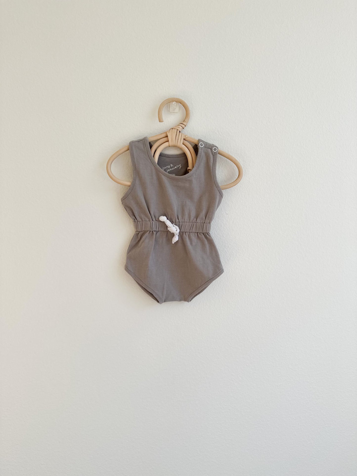 June & January romper ( 6/12)
