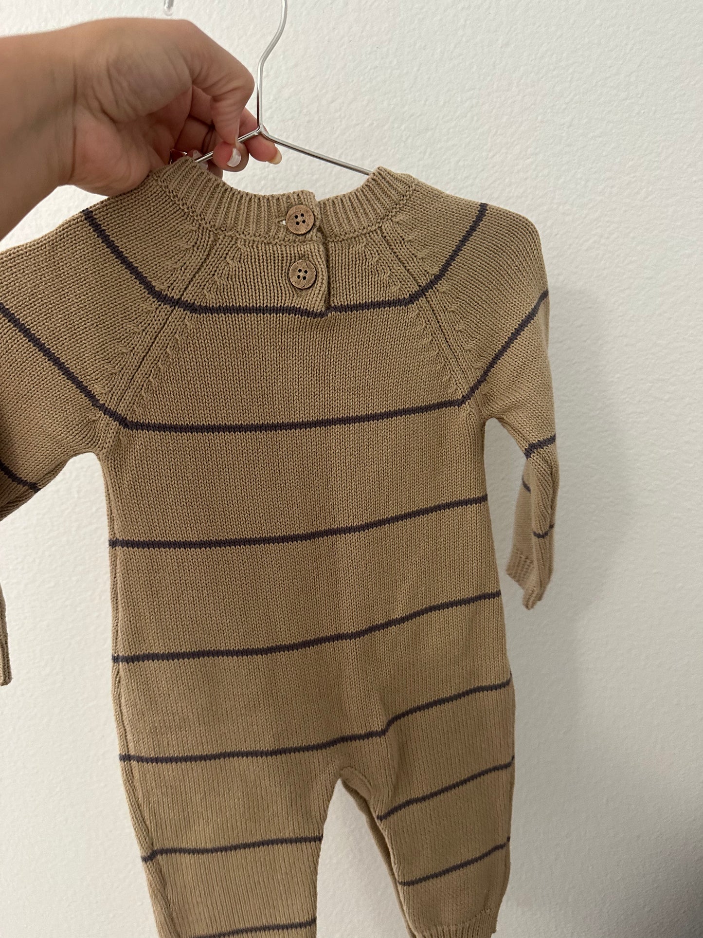 Jamie Kay Theo onesie (3/6)