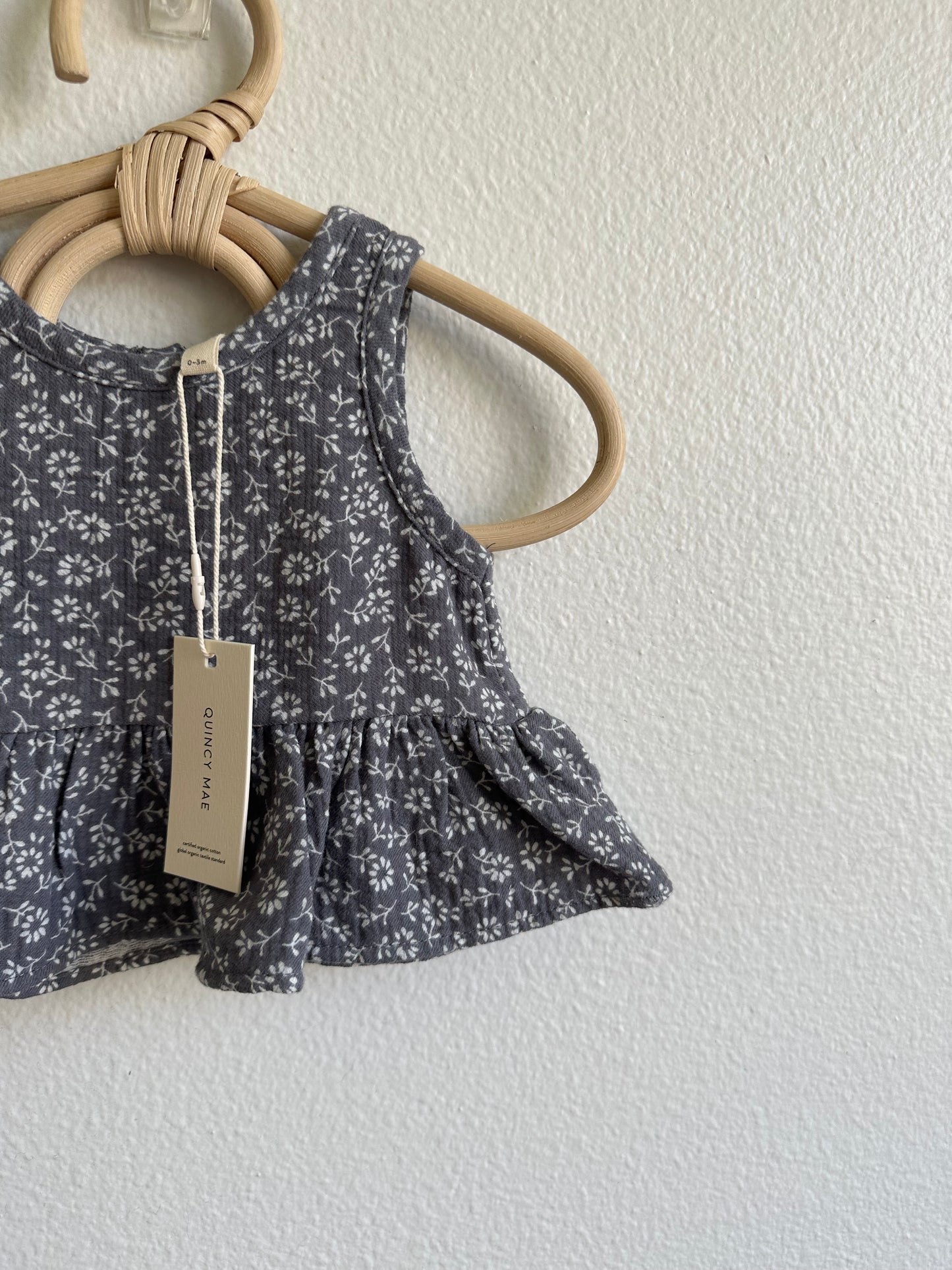 Quincy Mae floral top (0/3)