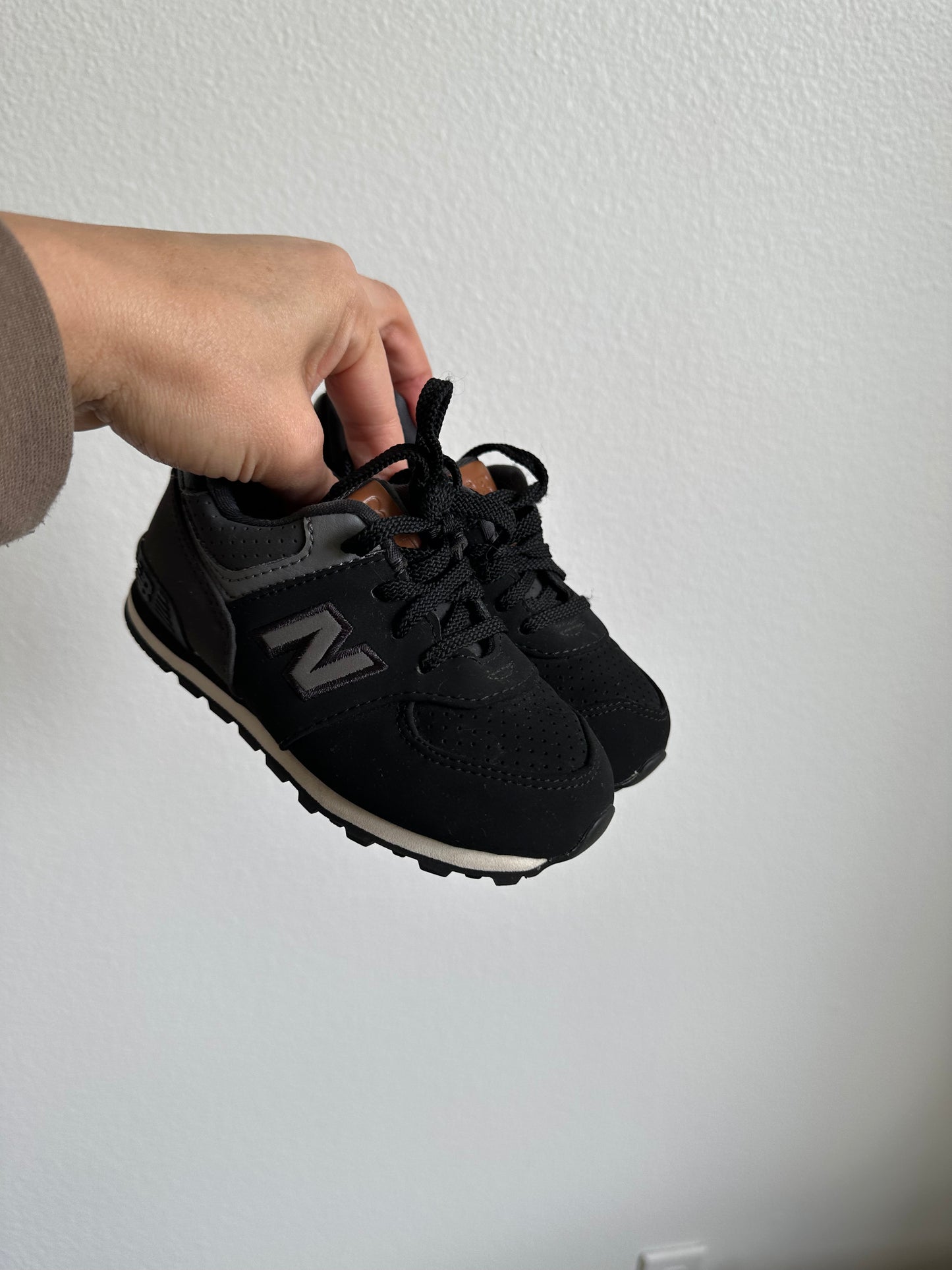 New balance 574 (size 8)