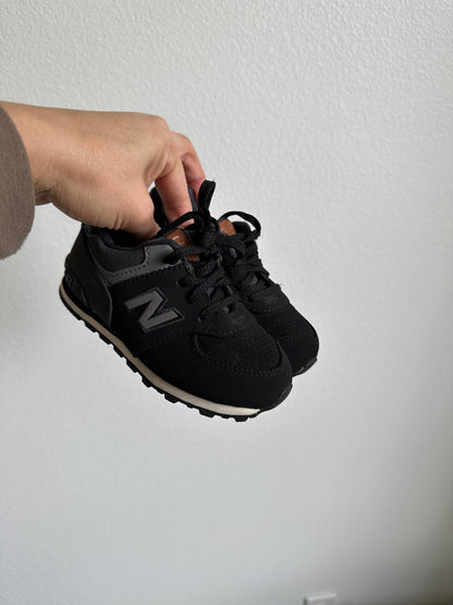 New balance 574 (size 8)