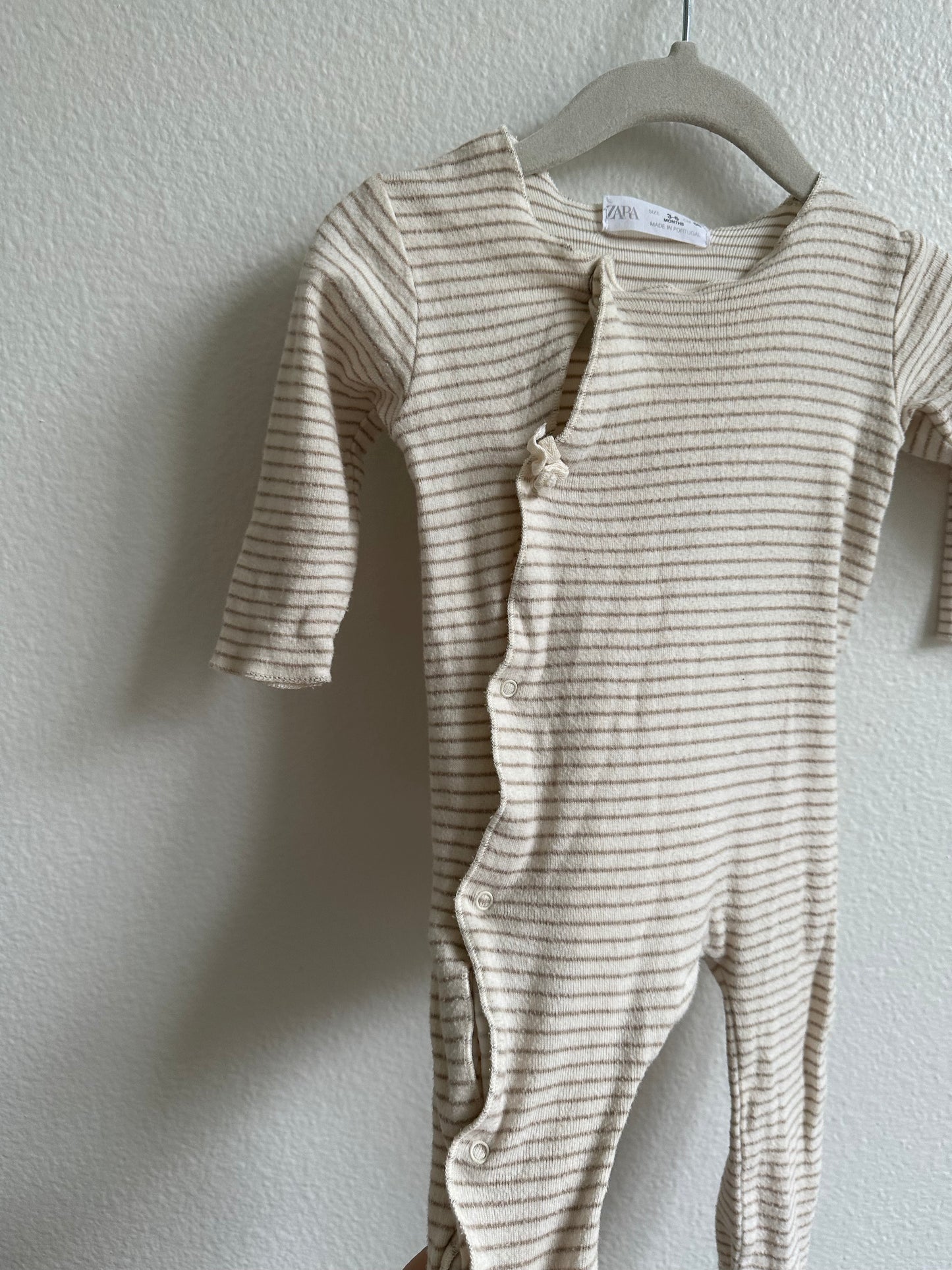 Zara striped snap footie with bow. (3/6)
