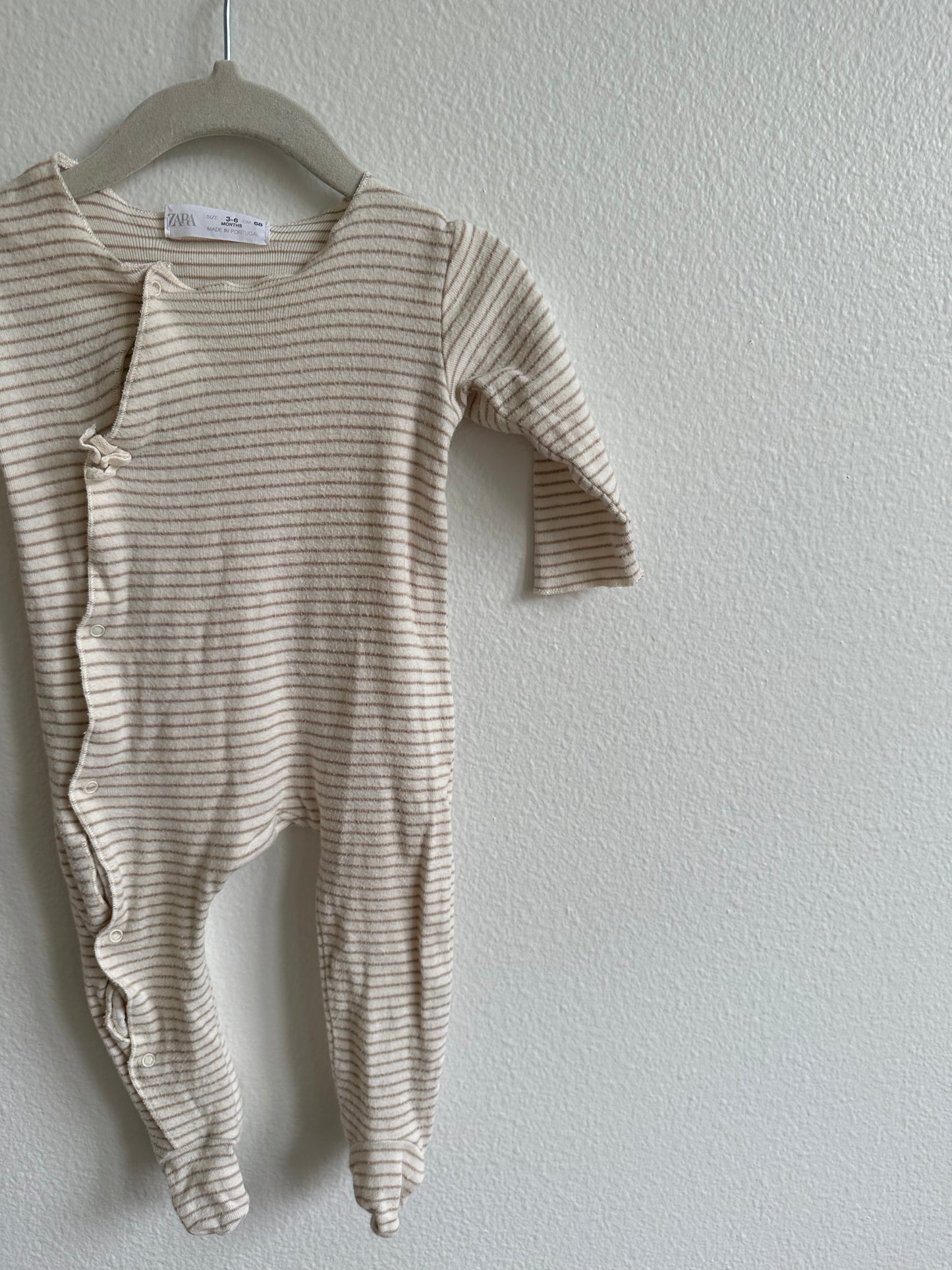 Zara striped snap footie with bow. (3/6)