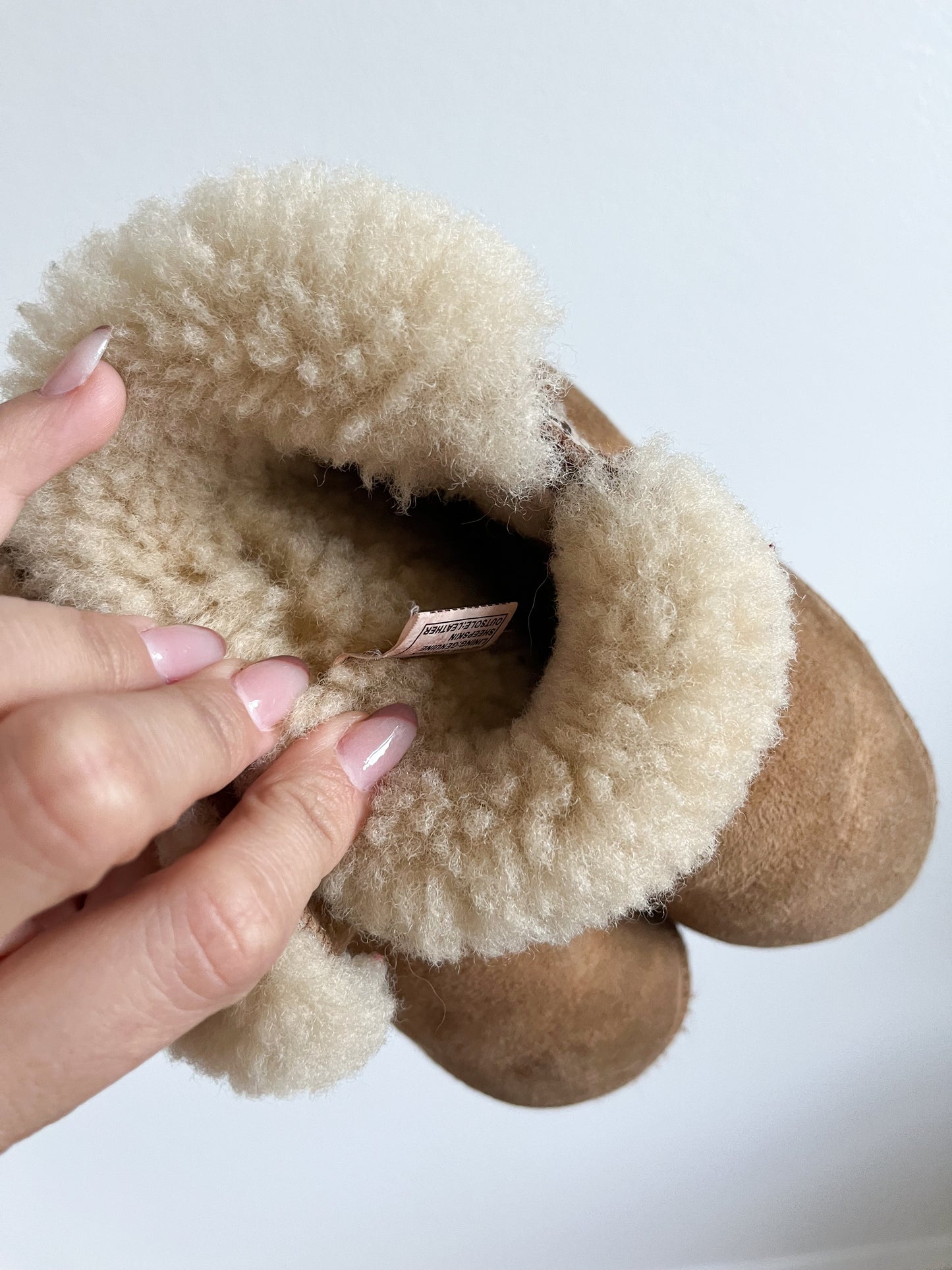 Uggs boots (size: 1-2T )