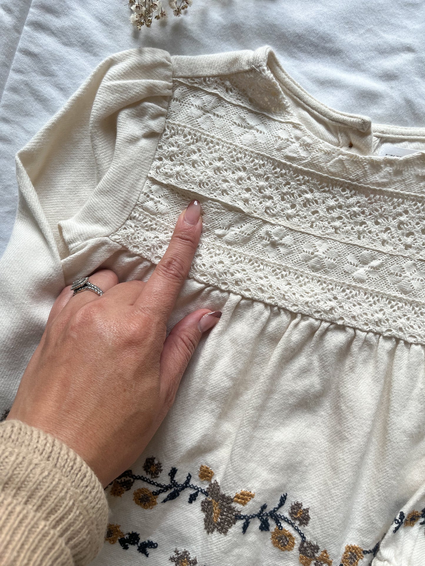 Zara embroidered blouse (2/3)