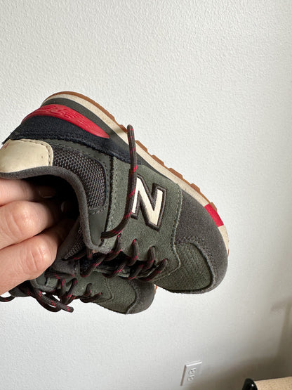 New balance 572 ( size 8)