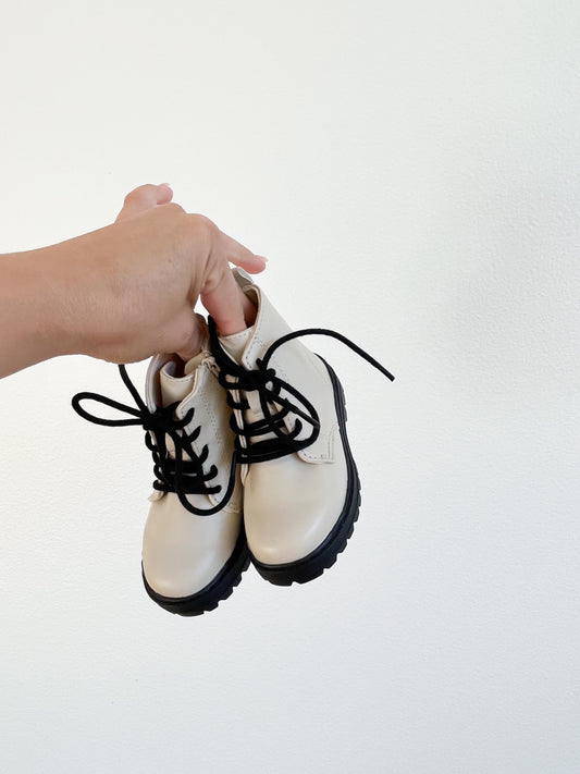 Zara white boots (5.5) 21