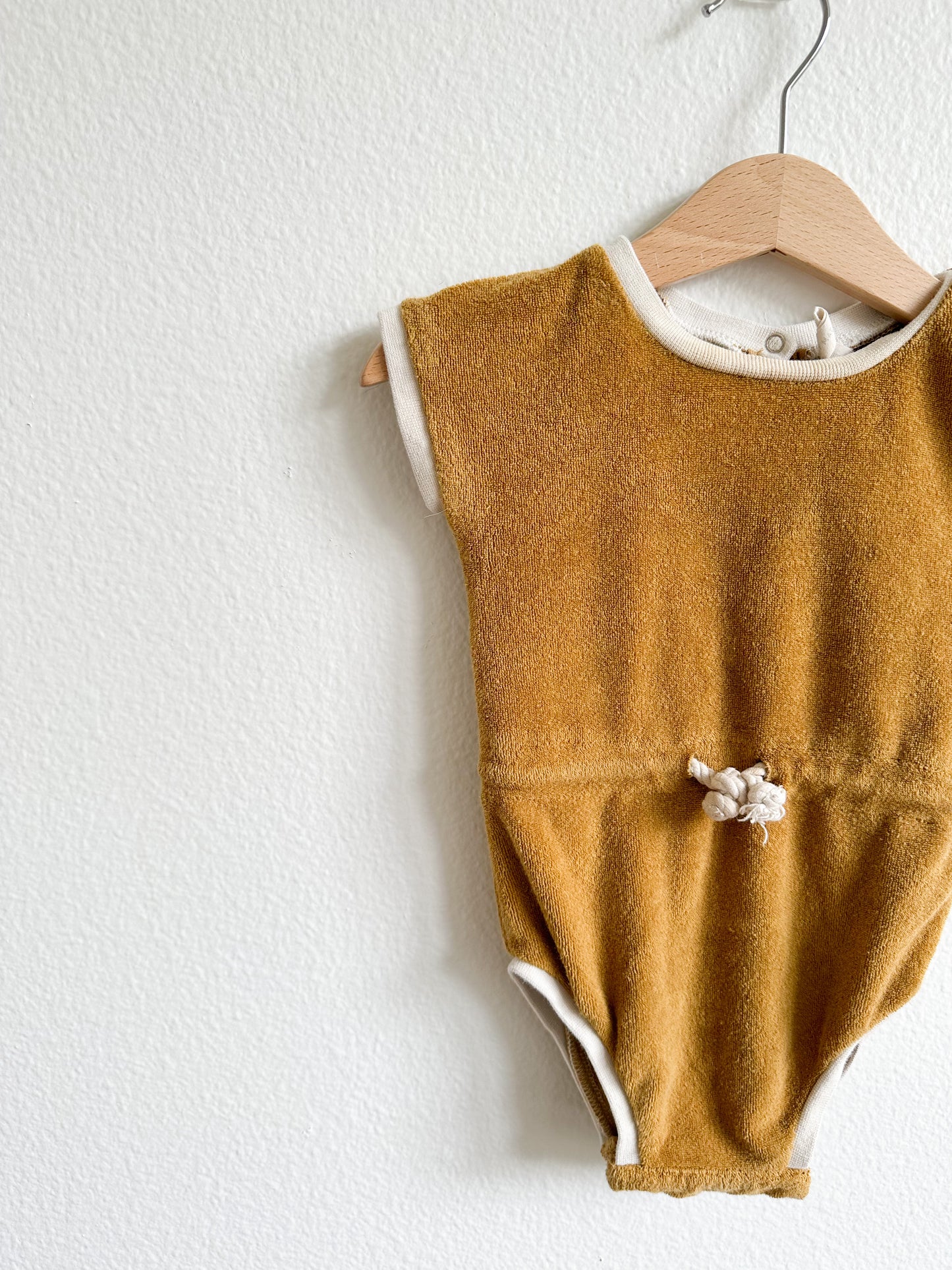 Quincy Mae Terry cloth romper (6/12)