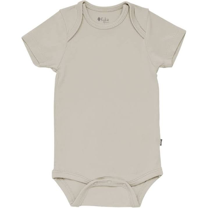 Kyte onesie in oat (Nb)