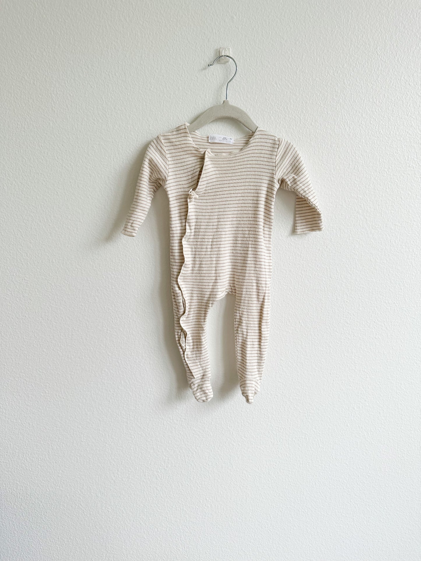 Zara striped snap footie with bow. (3/6)