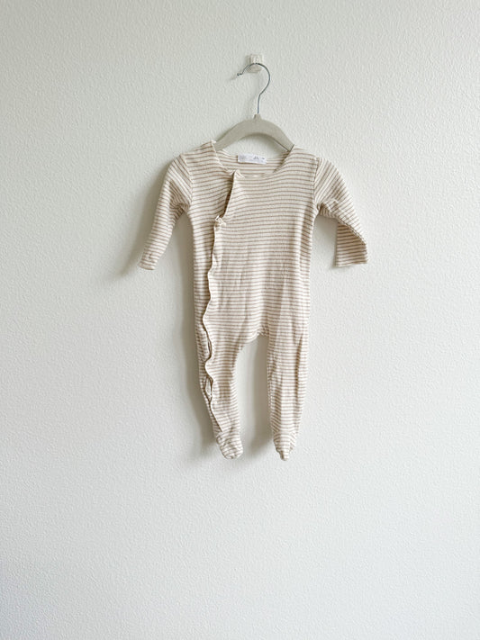 Zara striped snap footie with bow. (3/6)