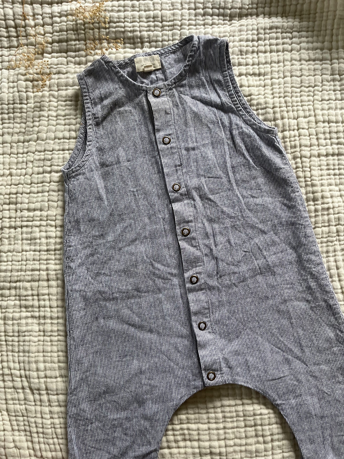 The simple folk linen jumpsuit (3/6)