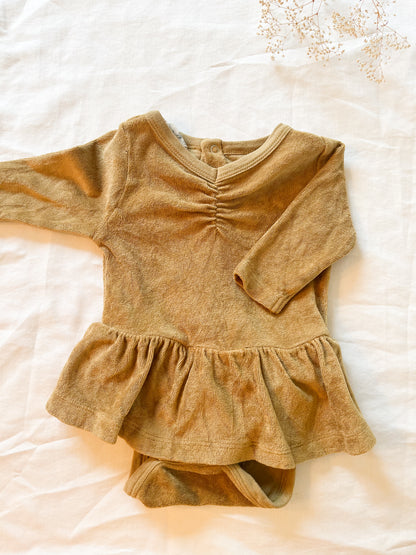 Kate Quinn velour dress (3/6)