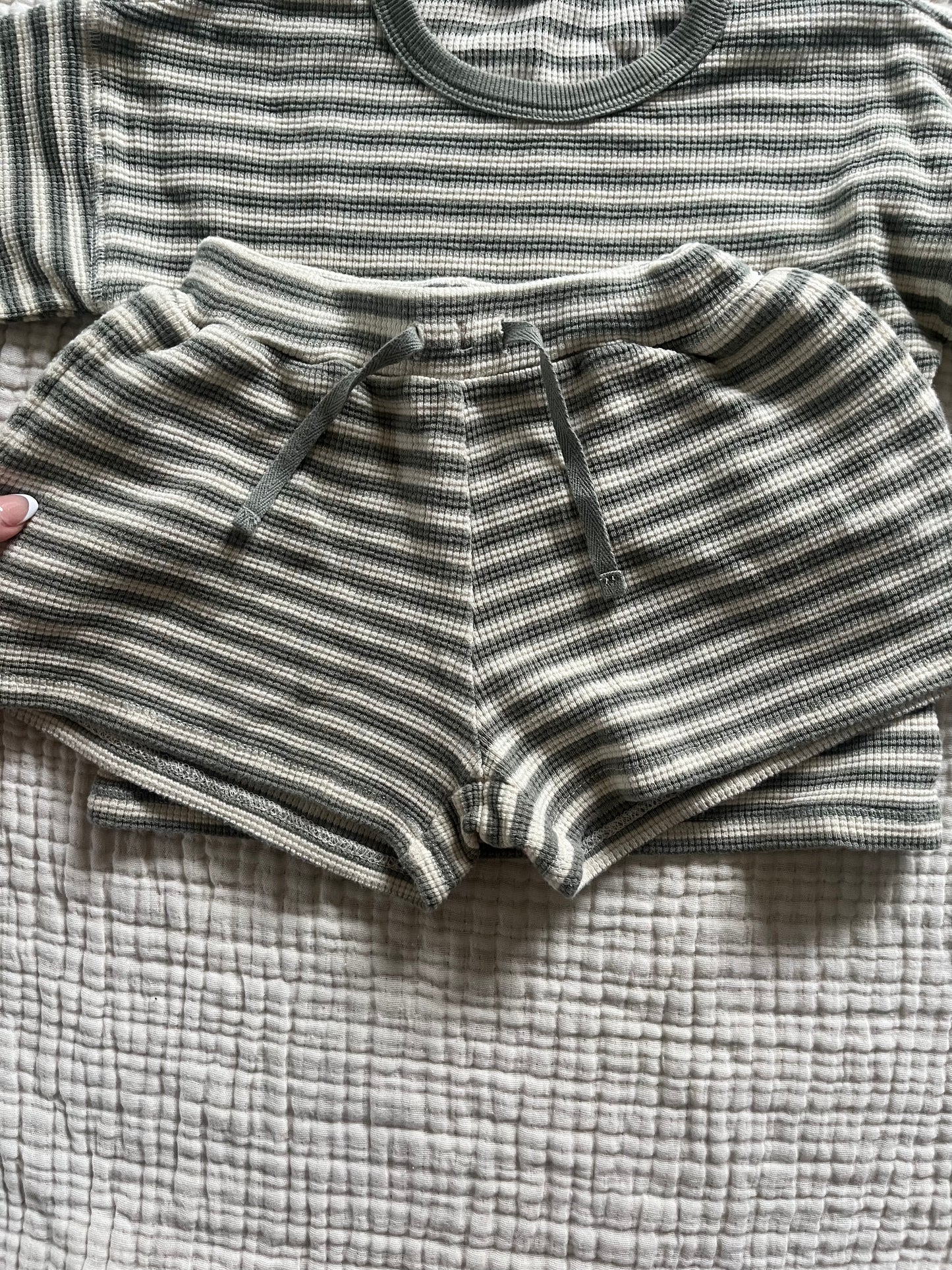 Quincy Mae waffle striped set (2/3T)